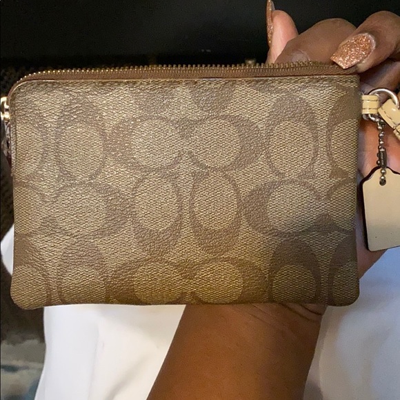 Coach wristlet - Picture 5 of 6
